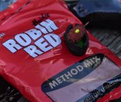 Захранка Dynamite Robin Red Method Mix 1.8kg